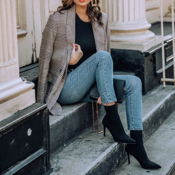 Sexy Sleek Steve Madden Black Knit Booties - Picture 3 of 11